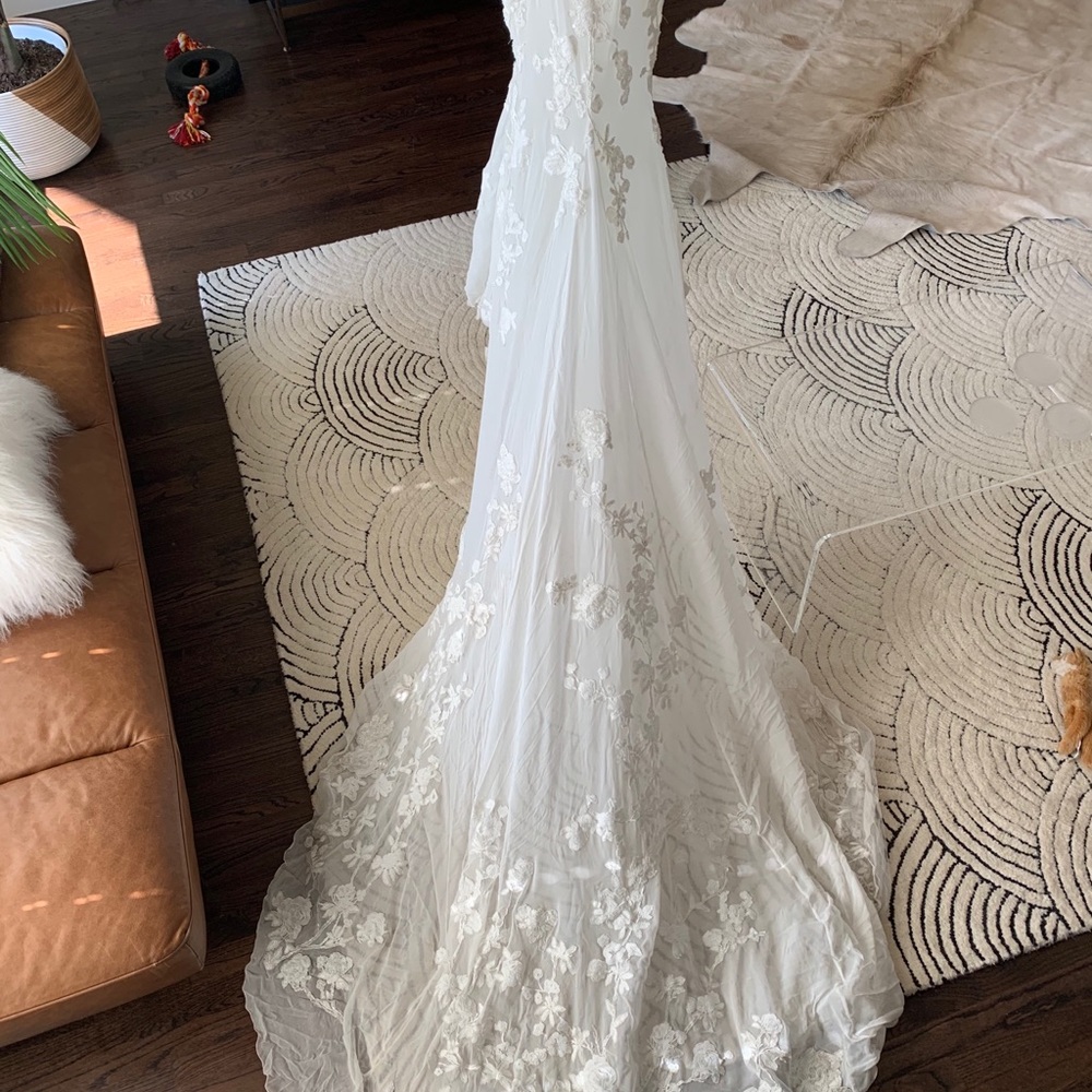 Atelier Pronovias Rocio Dress - Picture 4 of 8